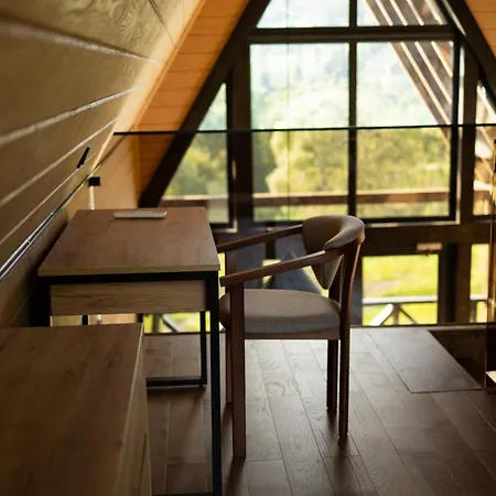 Valley Hills-котедж на схилах гір з чаном-джакузі 슬랍스크